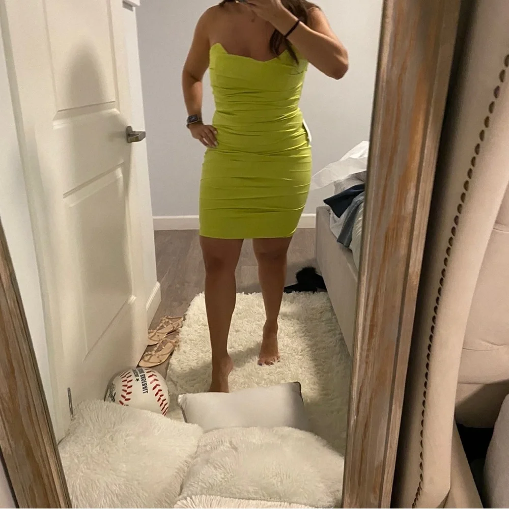 Lime green corset ruched dress- Miss Circle - Picture 2 of 7